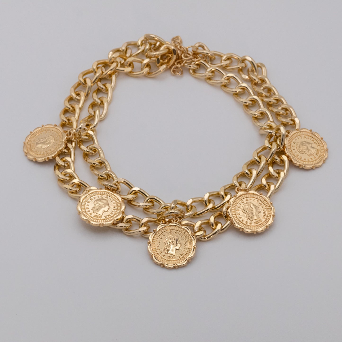 Collar por dos Moneda maxis