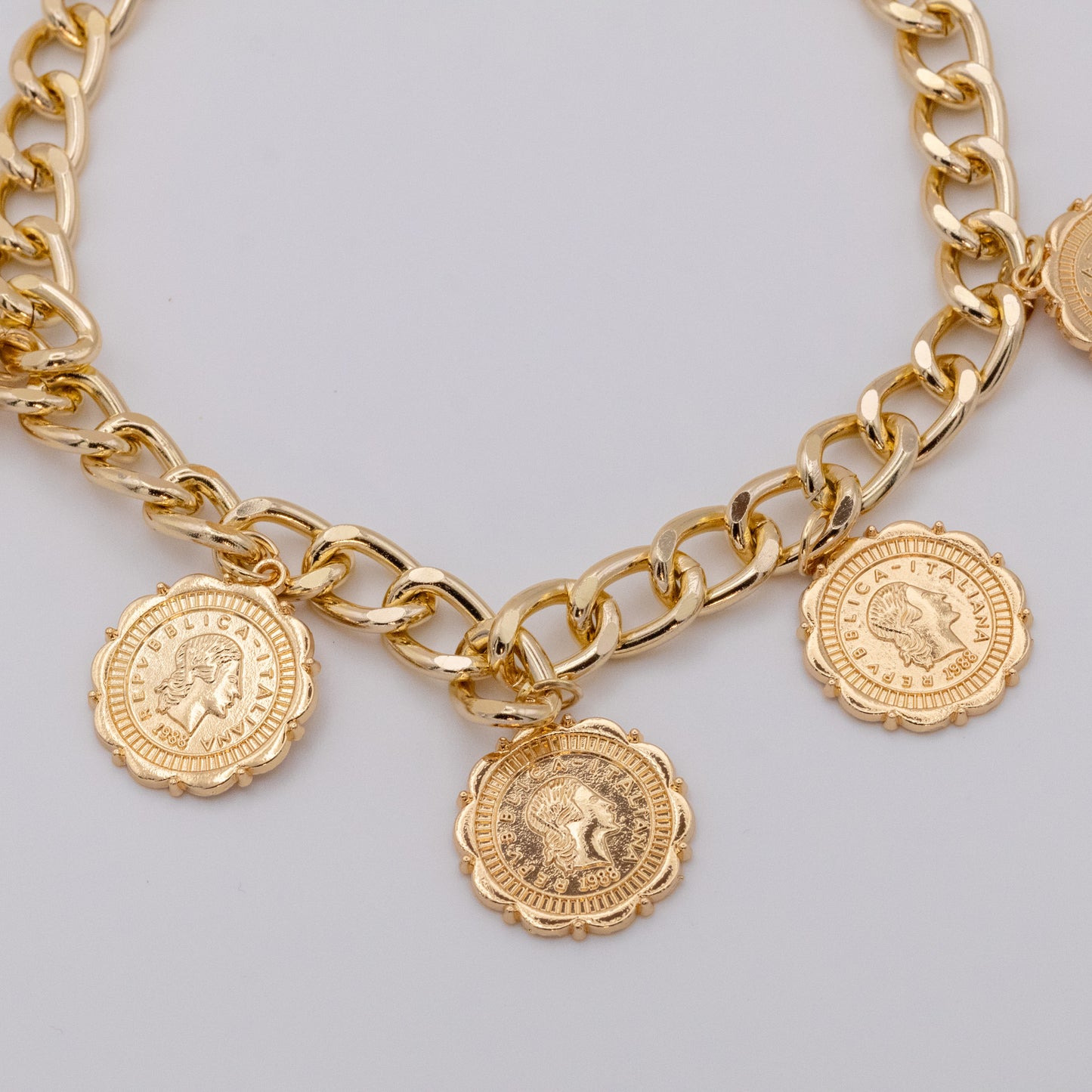 Collar por dos Moneda maxis